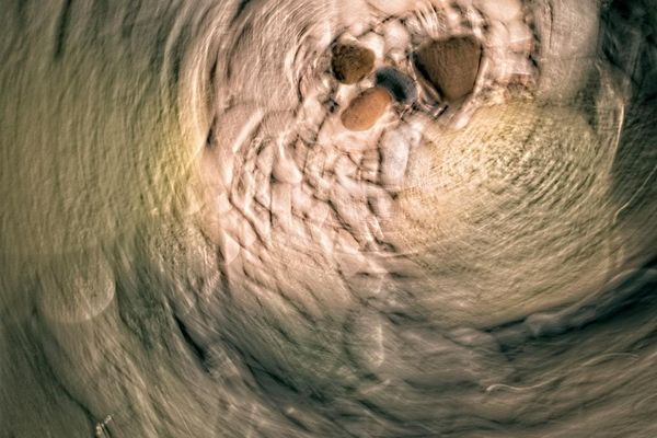 Flowing ethereal patterns for calm mind